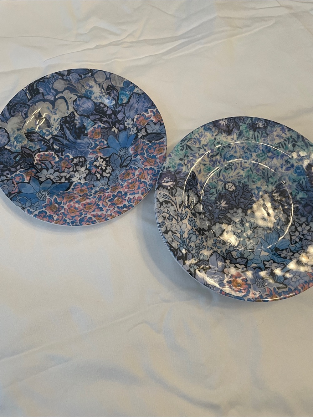 Williams Sonoma Michelle Kim Watercolor Plastic Outdoor Plates (5) - Picture 6 of 10